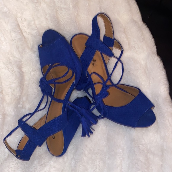 Blue heels! - Picture 3 of 4